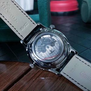 Premium Jaeger-LeCoultre Master Geographic 1:1 Super Clone Watch 1037999280 - top view