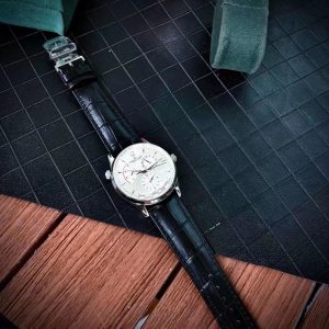 Premium Jaeger-LeCoultre Master Geographic 1:1 Super Clone Watch 1037999280 - macro shot